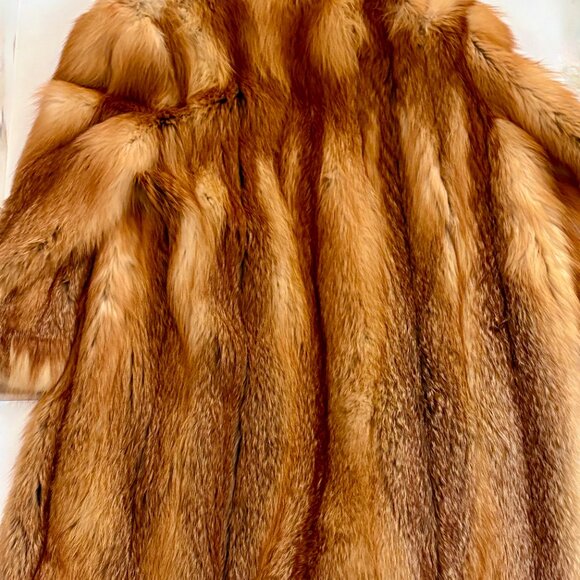 Luxurious, Fluffy and Silky Red Fox Coat, Medium - Picture 3 of 6